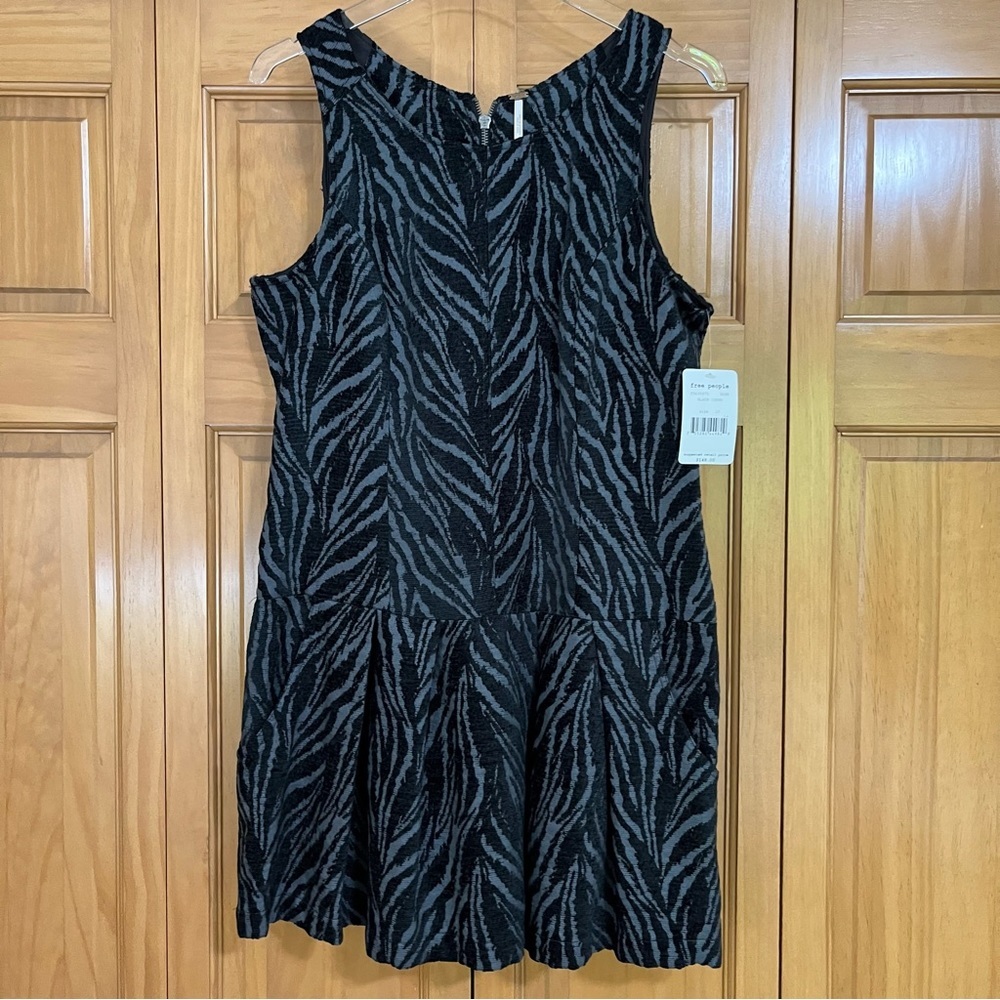 Free People Zebra Jumper Dress Tunic Black Gray Sleeveless Size 10 NWT - Picture 2 of 10